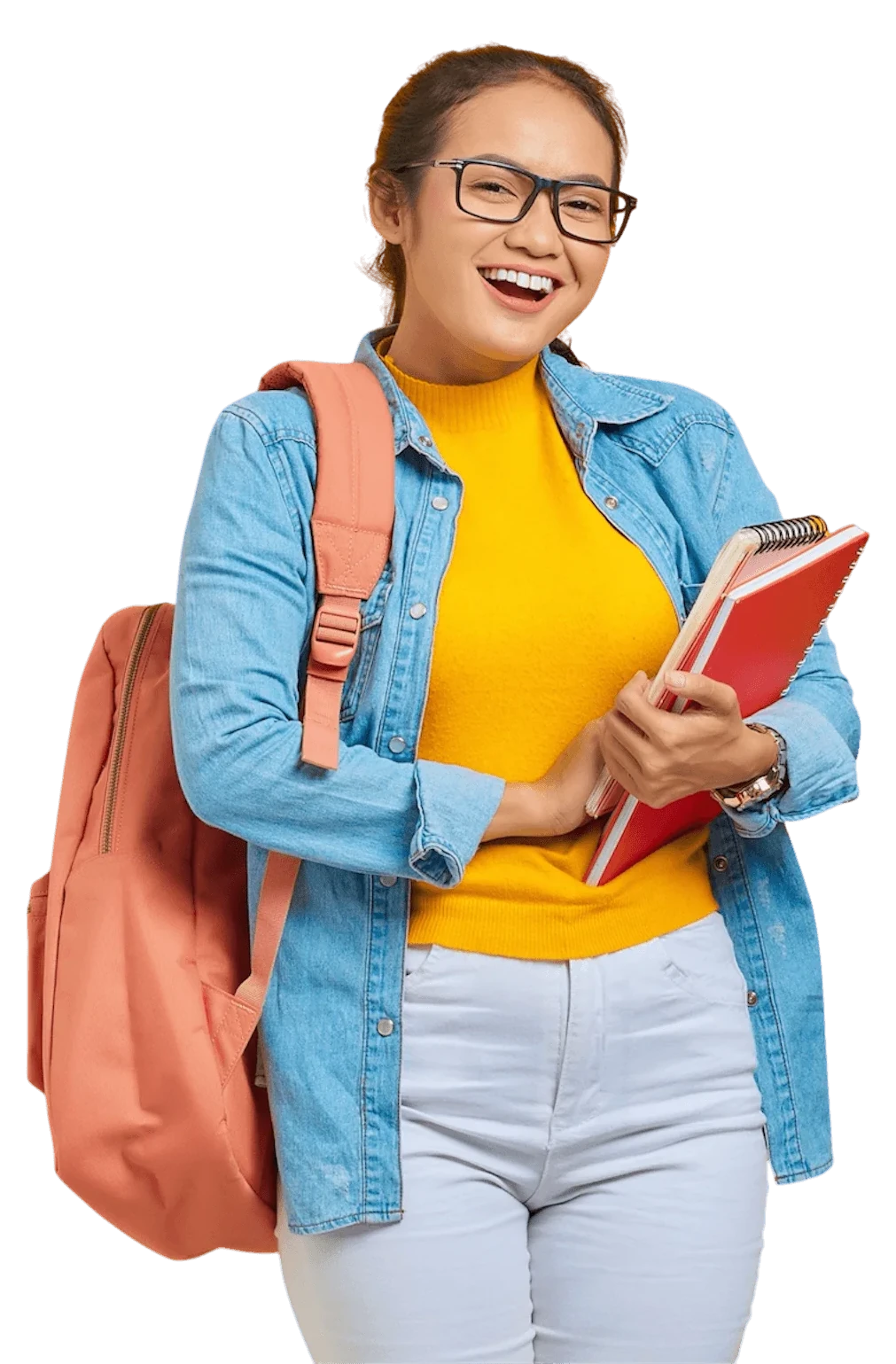 Estudante sorrindo com mochila e caderno